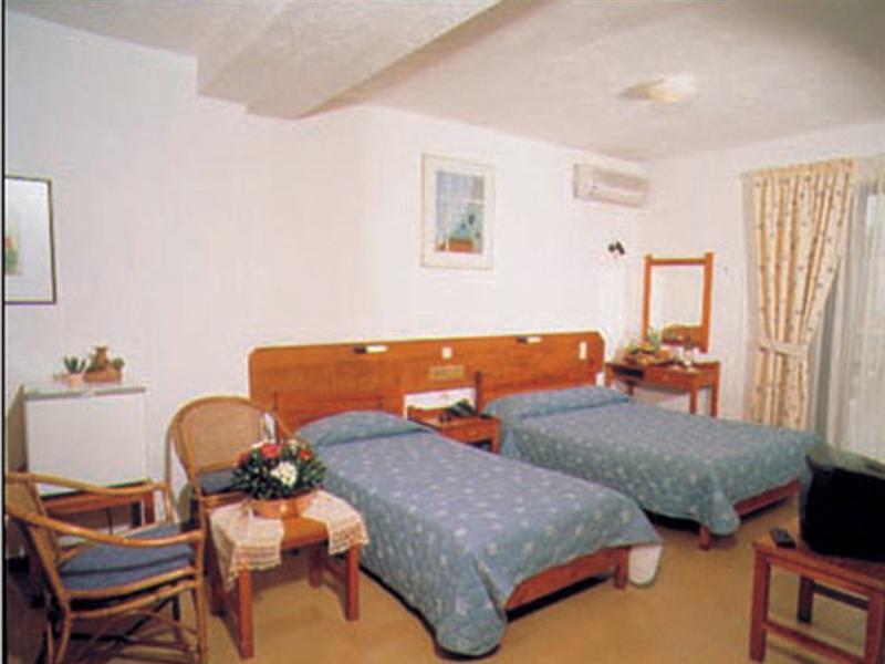 Irini Hotel Iraklion Buitenkant foto