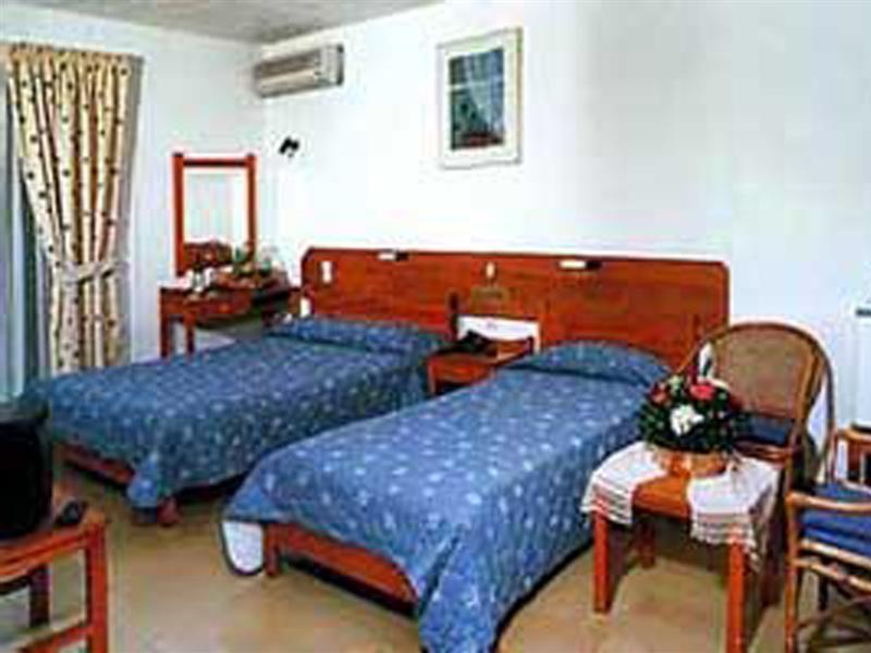 Irini Hotel Iraklion Buitenkant foto
