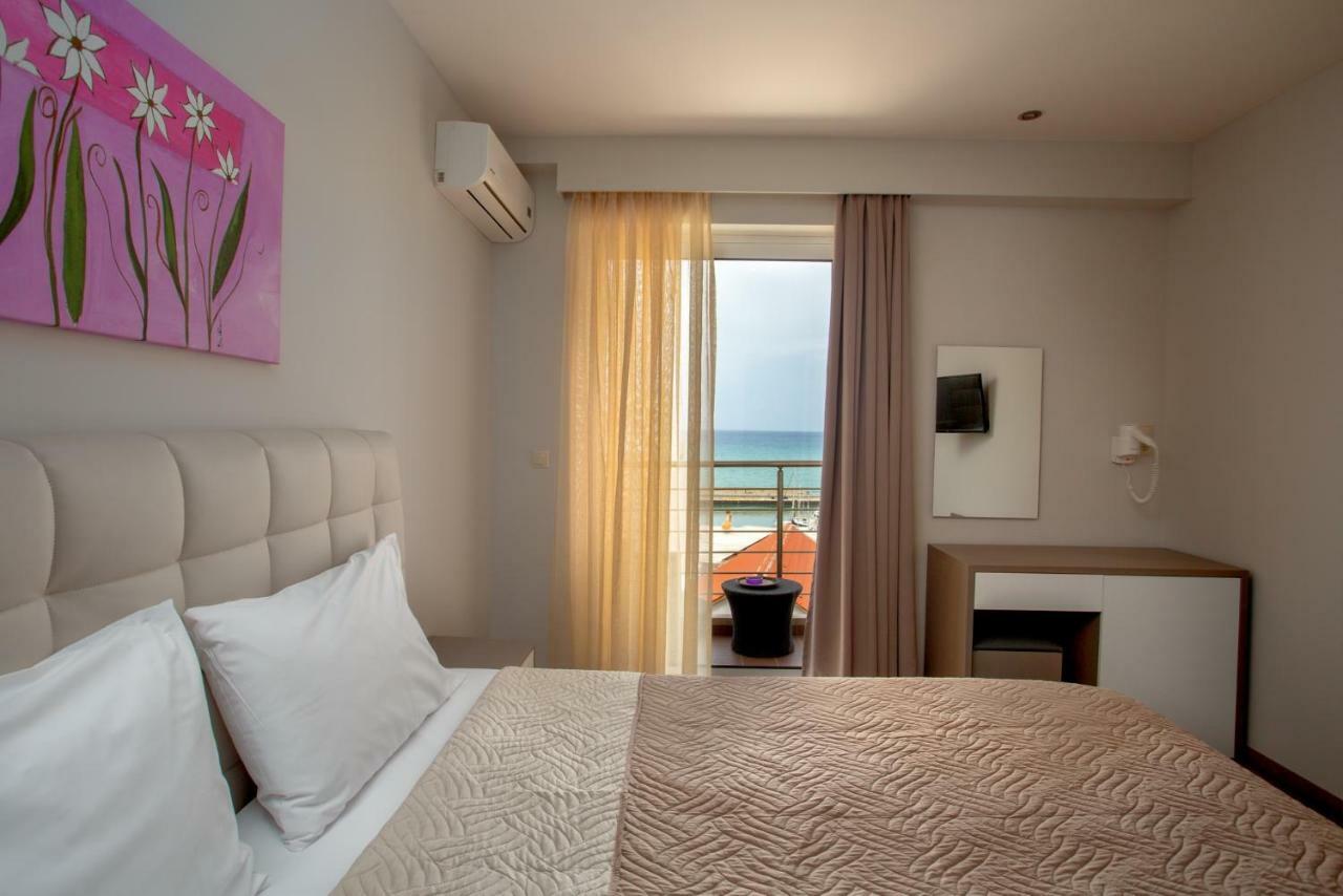 Irini Hotel Iraklion Buitenkant foto