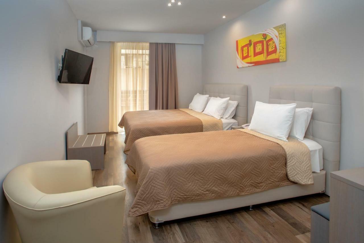 Irini Hotel Iraklion Buitenkant foto